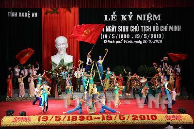 Công lao của Chủ tịch Hồ Chí Minh với dân tộc như non cao, biển rộng
