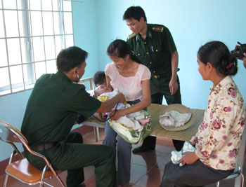 Huy động 4 tỷ đồng giúp đồng bào các xã biên giới