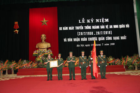 Kỷ niệm 60 năm ngày truyền thống và đón nhận Huân chương Quân công hạng nhất
