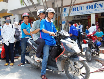 Hơn 74 % thí sinh khối A và khối V đến làm thủ tục dự thi