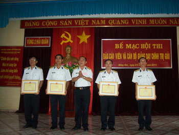 Truyền lửa tình yêu Tổ quốc cho chiến sĩ