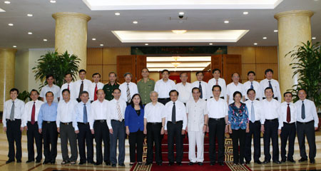 Bộ Chính trị làm việc với Thường vụ Thành ủy Hà Nội