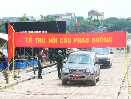 Hoàn thành suất xắc nhiệm vụ vận hành cầu phao Đuống