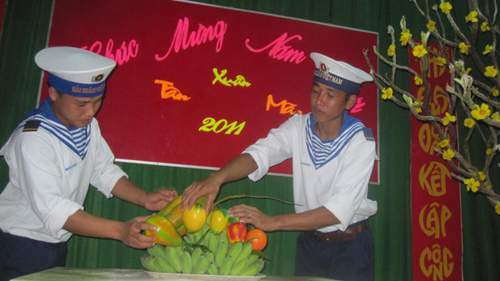 Rộn ràng sắc xuân, ấm áp tình người