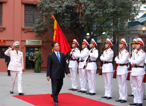 Thủ tướng Nguyễn Tấn Dũng thăm và chúc tết Tổng cục Cảnh sát Phòng chống tội phạm