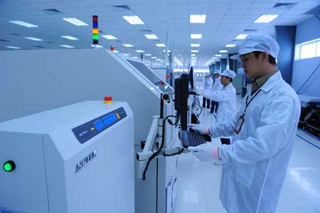 Vận hành dây chuyền sản xuất thiết bị điện tử viễn thông