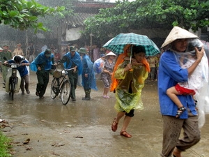 Sẵn sàng sơ tán dân khỏi các khu vực nguy hiểm