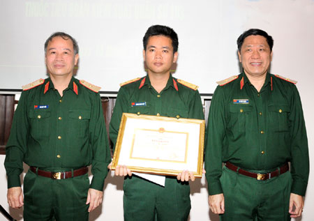 Bộ Tư lệnh Thủ đô Hà Nội khen thưởng Trung úy QNCN Dương Trùng Điệp