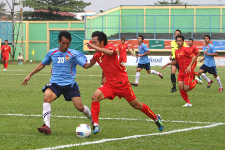 Vượt qua Lào, U23 Việt Nam giành ngôi đầu bảng B