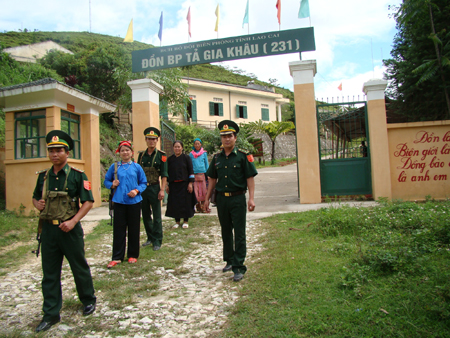 Cán bộ xã quân hàm xanh