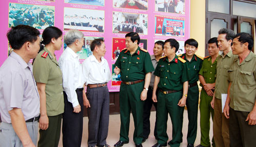 Bộ trưởng Bộ Quốc phòng Phùng Quang Thanh tiếp xúc với cử tri Hưng Yên