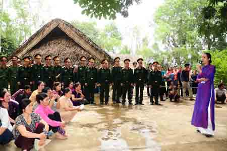 Nhiều hoạt động kỷ niệm 100 năm ngày Bác Hồ ra đi tìm đường cứu nước và 121 năm ngày sinh của Người