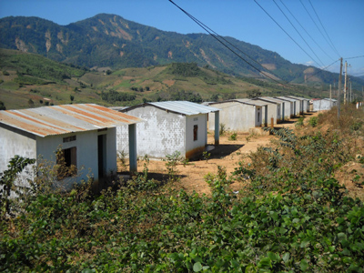 Xây nhà tránh lũ rồi... bỏ hoang!