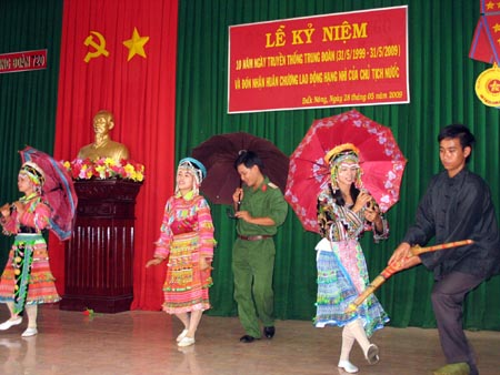 Hạnh phúc bên dòng Đắk Ngo