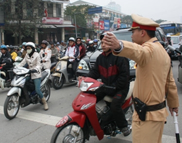 Thanh tra giao thông Hà Nội lập chốt bảo đảm trật tự giao thông dịp Tết