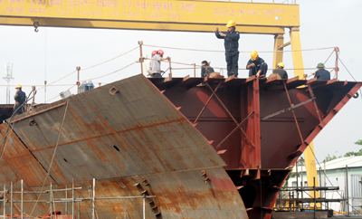 X51 cùng những con tàu vượt biển lớn