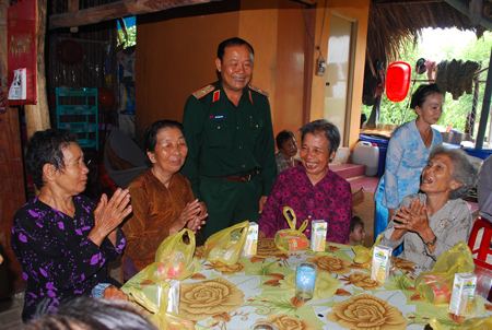 Niềm vui cho người già neo đơn