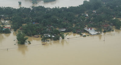 Mọi lực lượng, phương tiện được huy động cứu dân