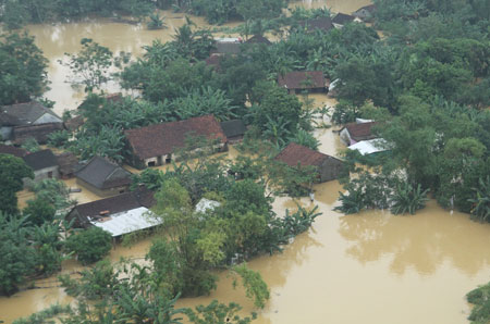 Miền Trung: Ngập trắng