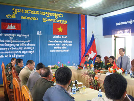 Đăk Lăk bàn giao công trình trụ sở cho tỉnh đội Mondulkiri (Campuchia)