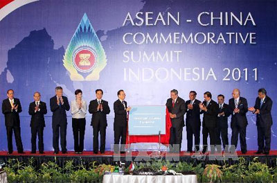 Thủ tướng Nguyễn Tấn Dũng tham dự các Hội nghị Cấp cao ASEAN với các đối tác