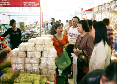 Không thiếu hàng, “sốt” giá