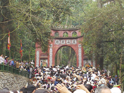 Không khí lễ hội tràn ngập tại Đền Hùng