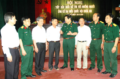 Bộ trưởng Phùng Quang Thanh kết thúc chuyến công tác tiếp xúc cử tri ở tỉnh Hưng Yên