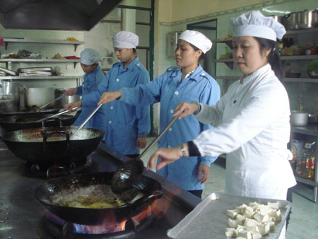 Chị Duyên bếp trưởng, “nhạc trưởng”