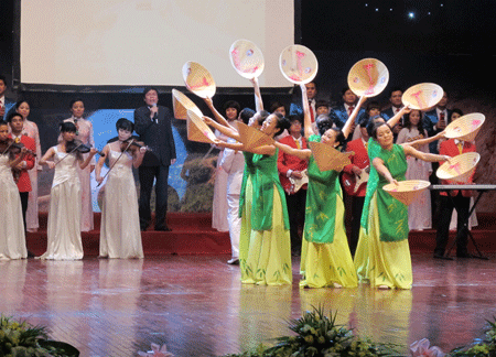 Những cung đường của ý Đảng lòng dân