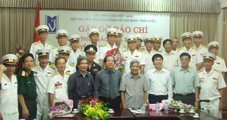 Những đóa hoa bất tử trên những con tàu không số