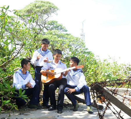 Vững tin giữ đảo