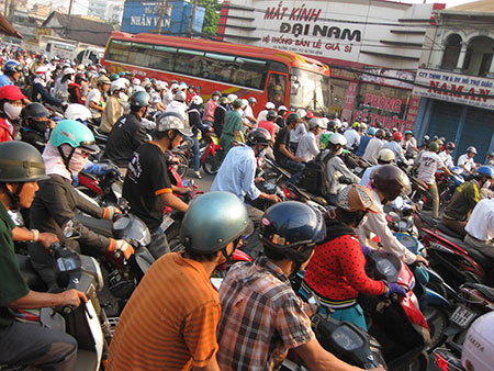 Lại đề nghị tăng phí trước bạ ôtô lên 20%