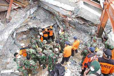 Sáng nay, động đất mạnh 6,1 độ richter ở Indonesia