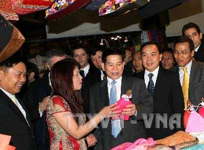 Chủ tịch nước Nguyễn Minh Triết rời I-ta-li-a đi thăm Tây Ban Nha