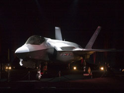F-35 tiếp tục “tăng giá”