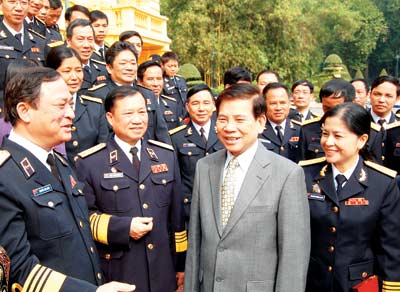 Chủ tịch nước Nguyễn Minh Triết tiếp các điển hình tiên tiến Bộ đội Hải quân và CCB Đà Nẵng