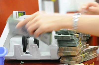 Thắt chặt tiền tệ gây yếu kém thanh khoản ngân hàng?