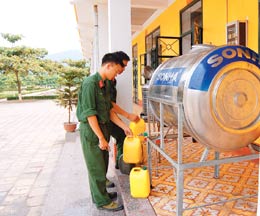 Chăm sóc sức khỏe bộ đội trong thời tiết nắng nóng