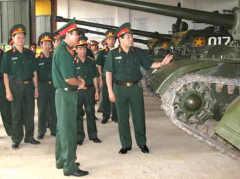 Đại tướng Phùng Quang Thanh thăm và làm việc với Trường Sĩ quan Tăng-Thiết giáp
