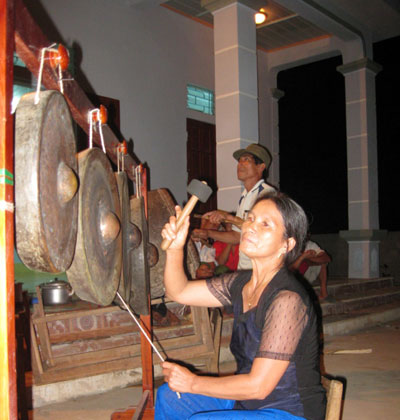 Dân tộc Thổ, tiếng chiêng còn 