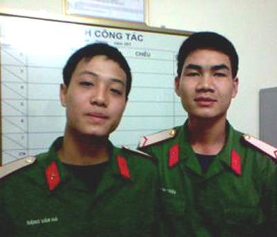 Hai chiến sĩ dũng cảm bắt cướp