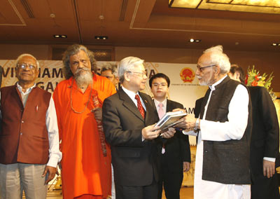 Chủ tịch Quốc hội Nguyễn Phú Trọng dự khai mạc 