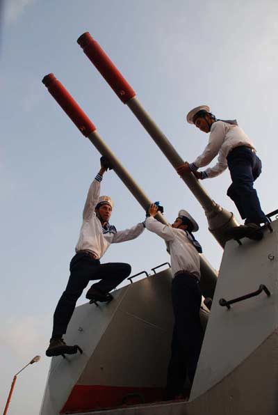 Vùng B ra quân huấn luyện