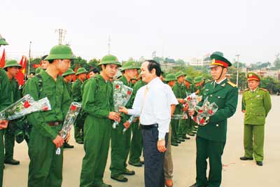 Nhiều thanh niên tình nguyện nhập ngũ