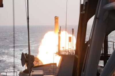 Tiến hành thử nghiệm tên lửa BrahMos sử dụng ống phóng thẳng đứng