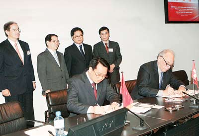 Chủ tịch nước Nguyễn Minh Triết dự Diễn đàn Doanh nghiệp Việt Nam - Thụy Sĩ