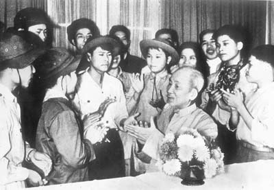 Tư tưởng Hồ Chí Minh về chăm lo bồi dưỡng thế hệ cách mạng cho đời sau