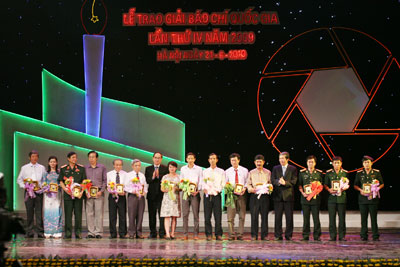 Xứng đáng với Huân chương Sao vàng