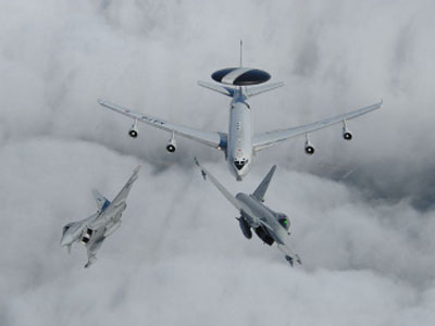 F-35 Lightning II bị EF-2000 Typhoon đánh bại?